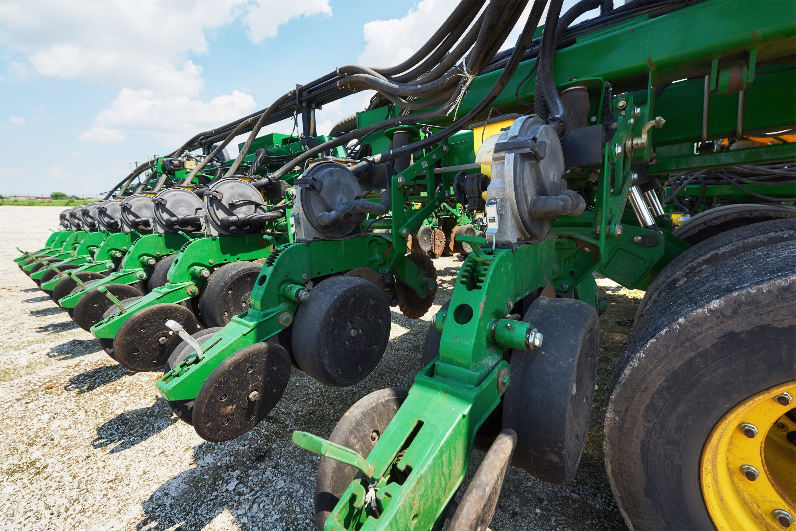 espace-btp-Lisieux--close-up-of-seeder-attached-to-tractor-in-field-scaled close-up-of-seeder-attached-to-tractor-in-field-scaled