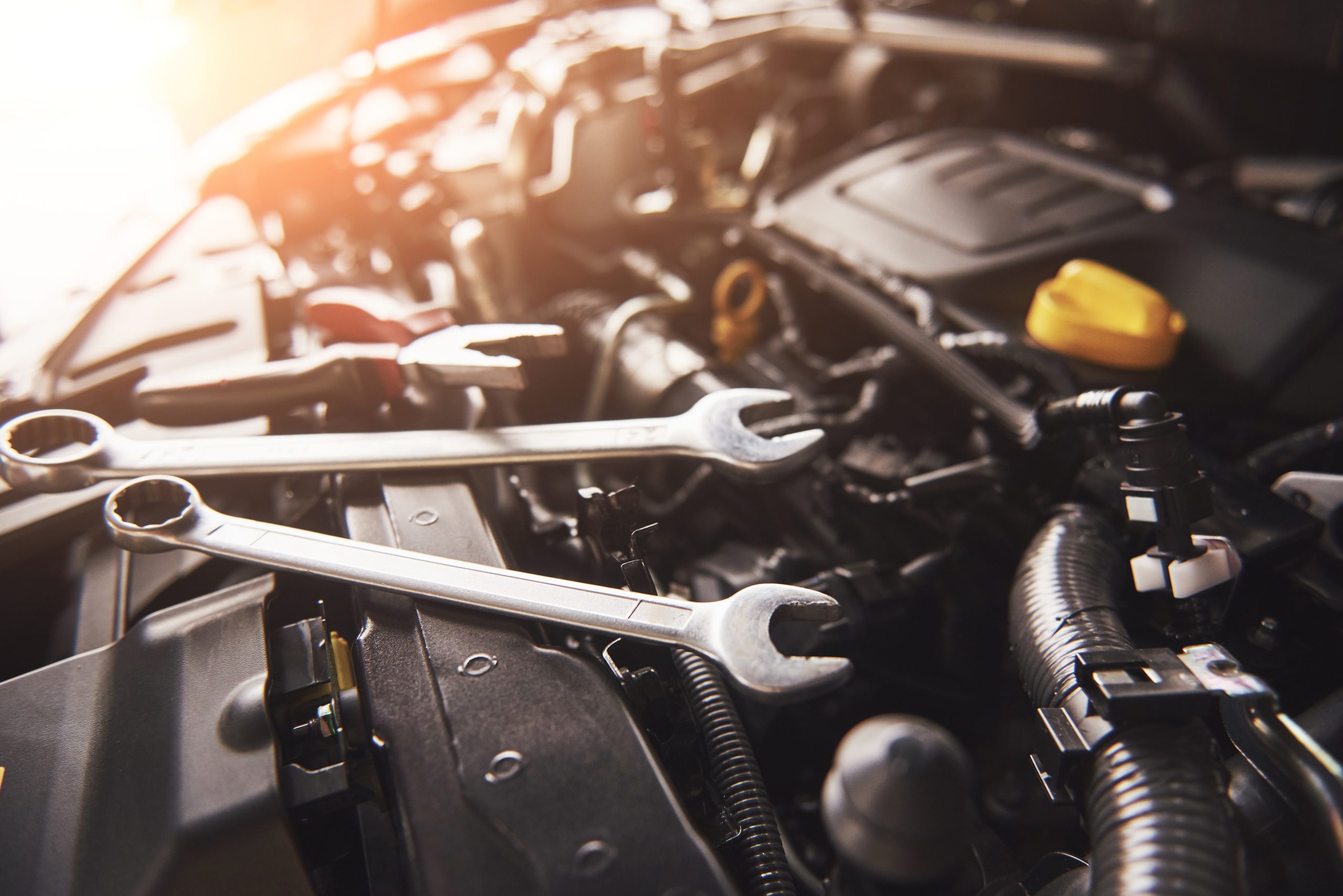 espace-btp-Lisieux-mechanic-hand-checking-and-fixing-broken-car-in-car-service-garage-scaled espace-btp-Lisieux-mechanic-hand-checking-and-fixing-broken-car-in-car-service-garage-scaled